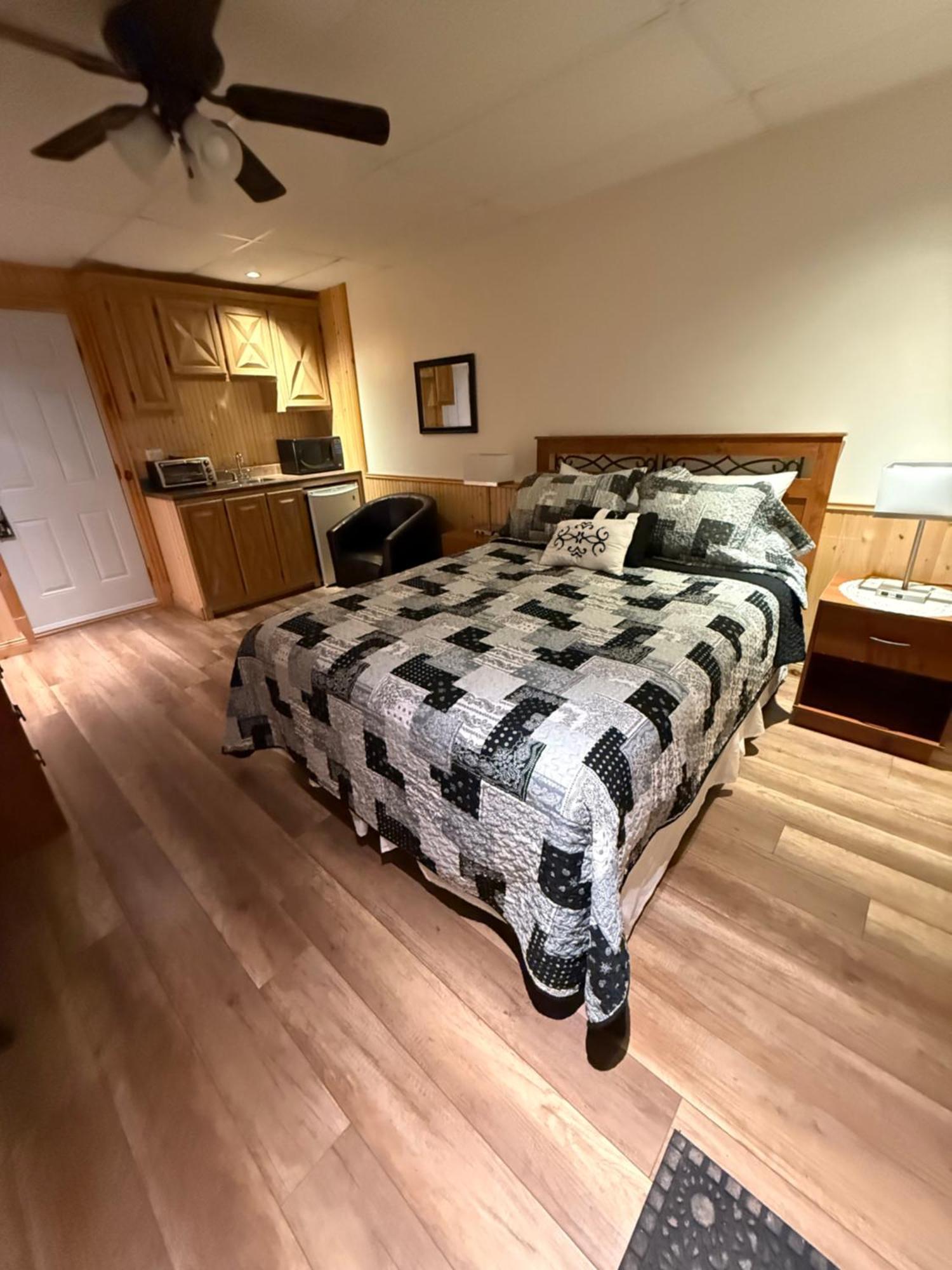 Hotel Sous La Croix 152725 泰道沙克 外观 照片